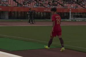 张琳艳20分钟内离场，疑似遭遇伤病困扰，谢宗梅紧急替补登场助力中国女足