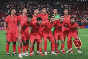 杨明洋在社交媒体分享国家队首战精彩瞬间：首次代表国家出战，荣耀感油然而生